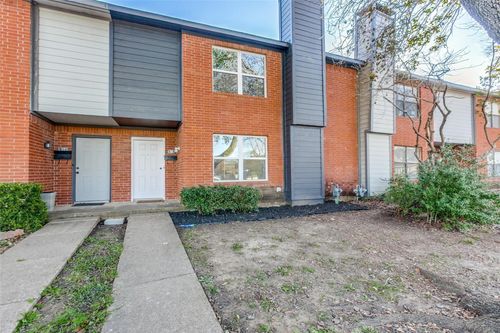 323 Towne House Ln, Richardson, TX, 75081-3525 | Card Image