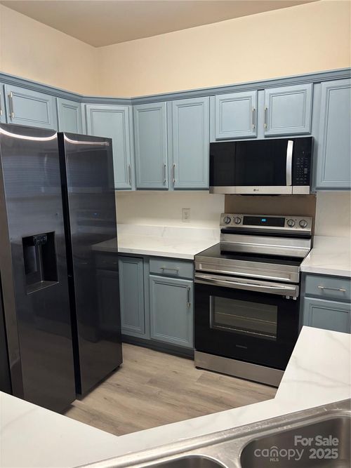 8259 Carob Tree Ln, Charlotte, NC, 28215-7149 | Card Image