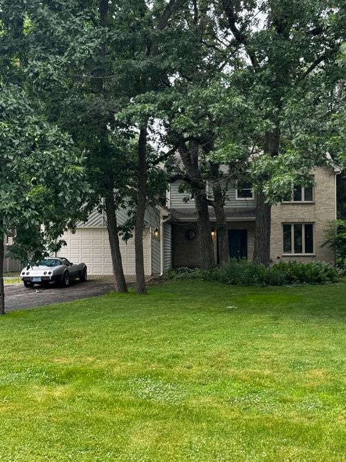 10414 Country Ln, Beach Park, IL, 60087-5419 | Card Image
