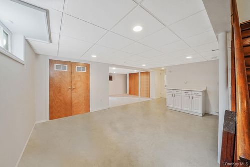 109 Quaker Path, Stony Brook, NY, 11790-1335 | Card Image
