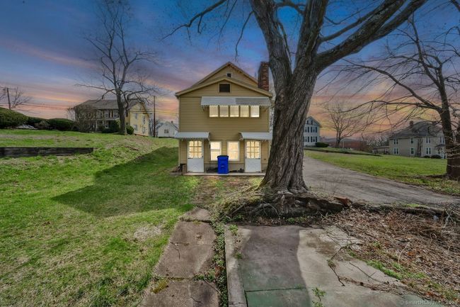 28 Center St, House other with 2 bedrooms, 2 bathrooms and null parking in Windsor Locks CT | Image 4