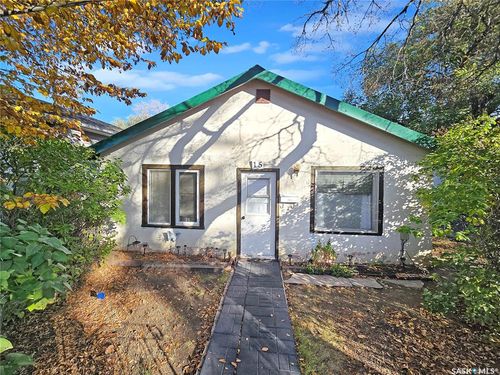 15 10th Ave Ne, Swift Current, SK, S9H2T1 | Card Image