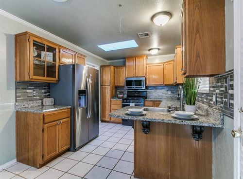 2304 N Tucker Ave, Shawnee, OK, 74804-3059 | Card Image