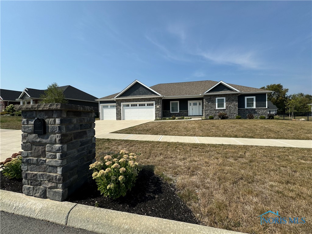 Silver Lake Dr, Findlay, OH 45840