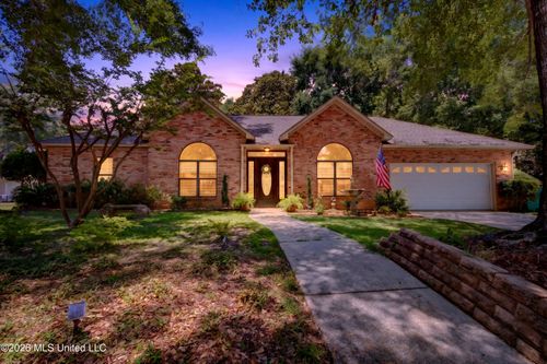 807 Woodglen Dr, Ocean Springs, MS, 39564-8393 | Card Image