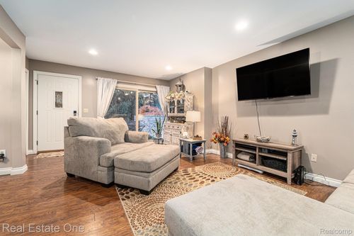 1503 Hill Blvd, Bloomfield Hills, MI, 48304-1124 | Card Image