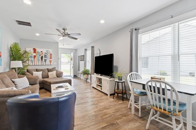 1523 Eadens Pl, Condo with 2 bedrooms, 1 bathrooms and null parking in Dixon IL | Image 6