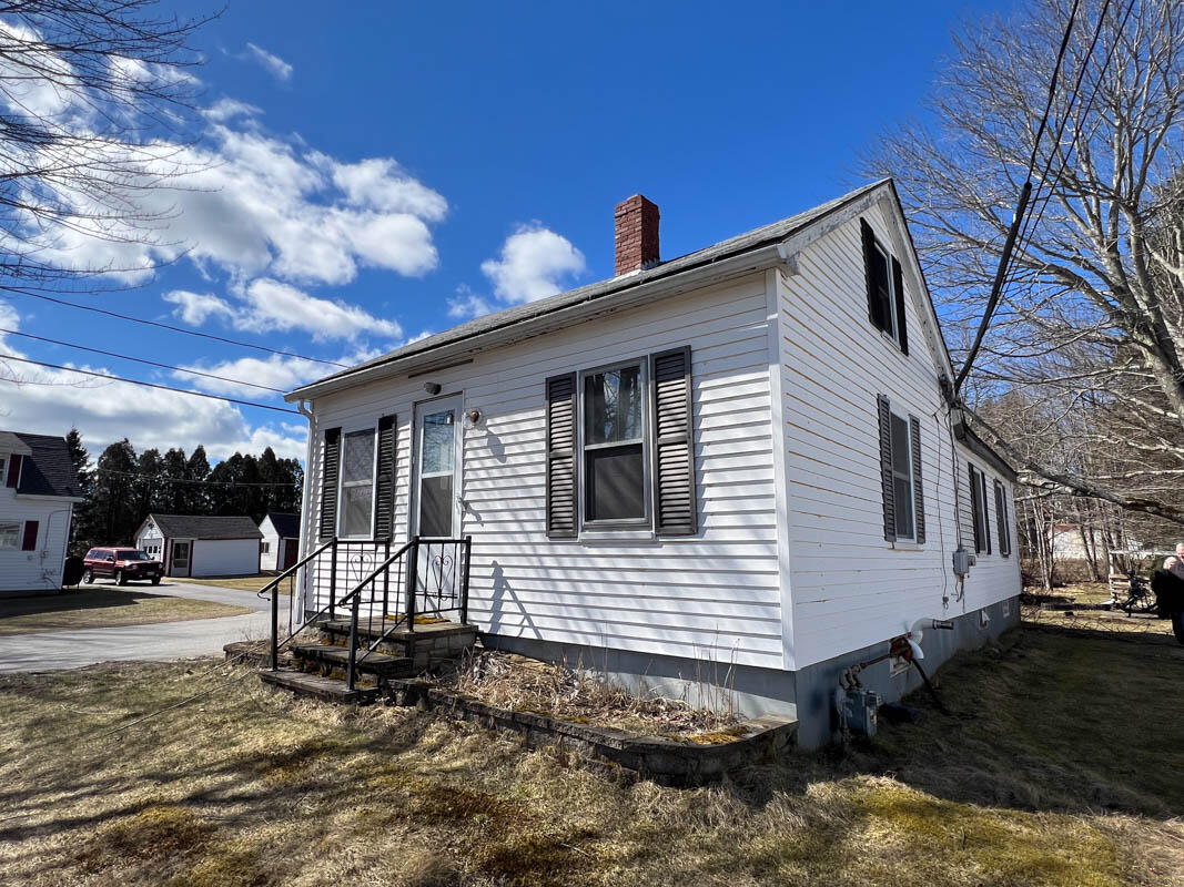 Main St, Topsham, ME 04086