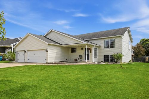 1385 Cottage Ln Se, Owatonna, MN, 55060-3961 | Card Image