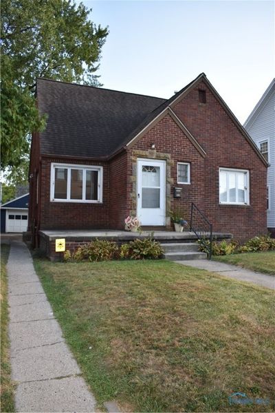 2411 W Sylvania Avenue, House other with 3 bedrooms, 1 bathrooms and 2 parking in Toledo OH | Image 1