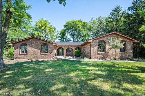 31034 Berryhill St, Farmington Hills, MI, 48331-1304 | Card Image