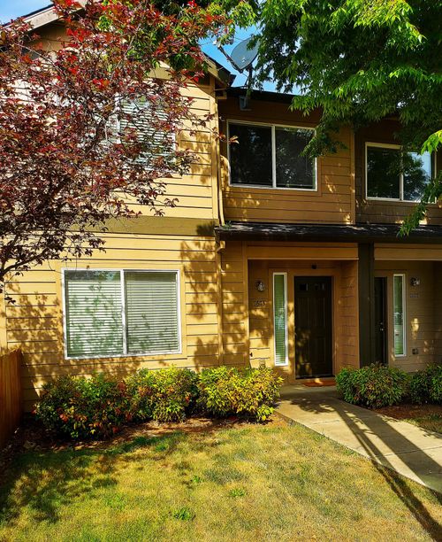 7673 24th St, White City, OR, 97503-1401 | Card Image