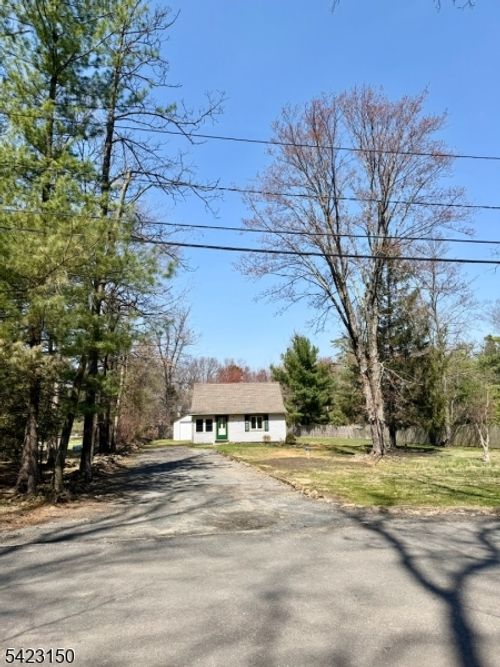 815 Miller Ln, Martinsville, NJ, 08836-2202 | Card Image