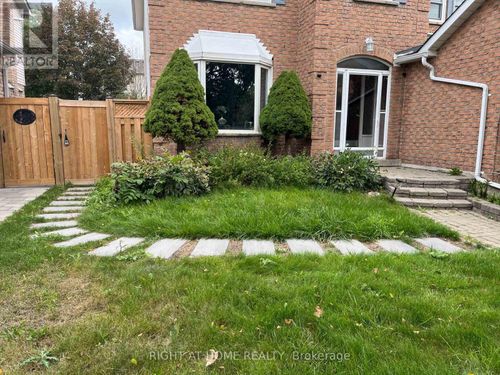 45 Stiver Dr, Newmarket, ON, L3Y7V8 | Card Image