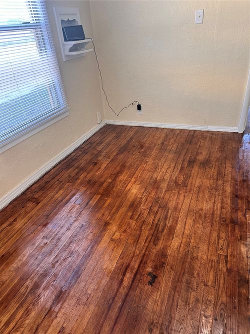 106 N Mill St, Bowie, TX, 76230-5203 | Card Image