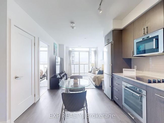 712 - 2550 Simcoe St N, Condo with 2 bedrooms, 1 bathrooms and 1 parking in Oshawa ON | Image 5