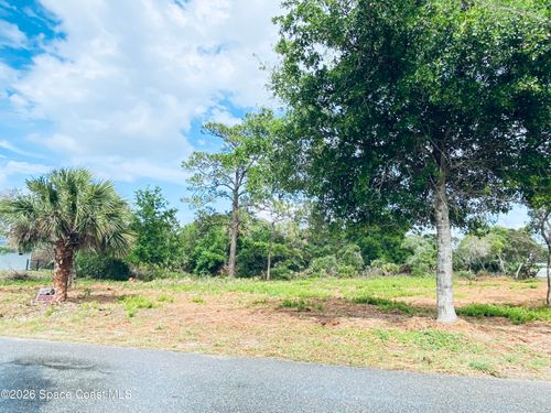 9737 Honeysuckle Dr, Micco, FL, 32976-3007 | Card Image