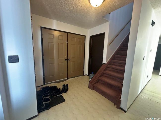 502 Busteed St, House other with 6 bedrooms, 4 bathrooms and 6 parking in Kerrobert SK | Image 6