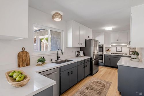 2451 5th Ave, San Rafael, CA, 94901-1005 | Card Image