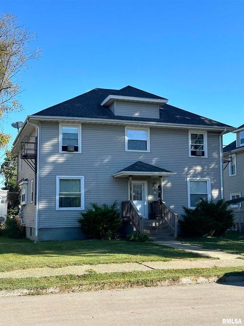 712 6th Ave S, Clinton, IA, 52732-4667 | Card Image