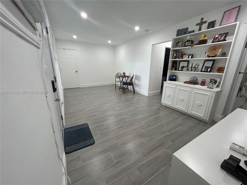 4-1019 Ne 17th Ter, Fort Lauderdale, FL, 33304-2403 | Card Image