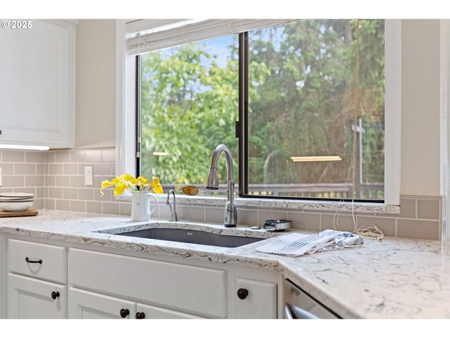 13449 Vermeer Dr, House other with 3 bedrooms, 3 bathrooms and 2 parking in Lake Oswego OR | Image 12