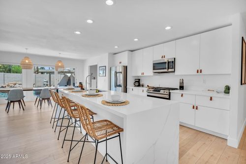8614 E Rose Ln, Scottsdale, AZ, 85250-5821 | Card Image