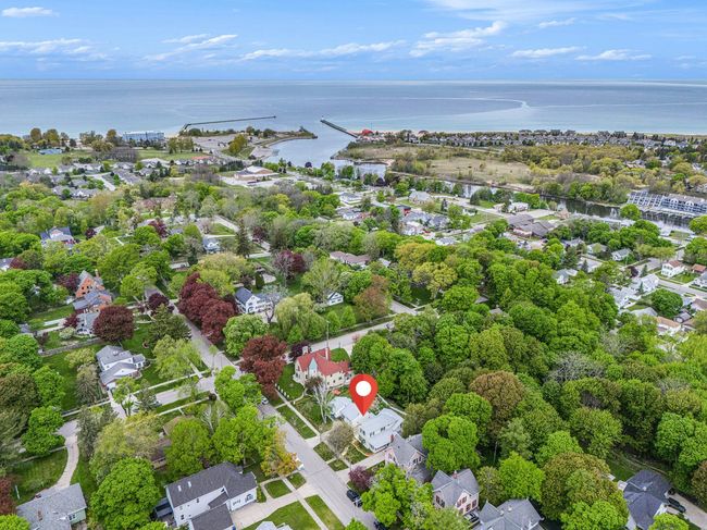 488 4 Th St, House other with 6 bedrooms, 2 bathrooms and null parking in Manistee MI | Image 7