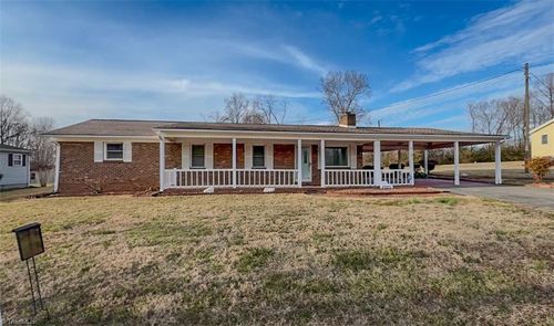 7121 Ridge Rd, Tobaccoville, NC, 27050-9768 | Card Image