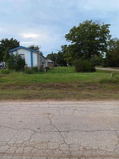 1005 21st St, House other with 3 bedrooms, 2 bathrooms and null parking in Hempstead TX | Image 1