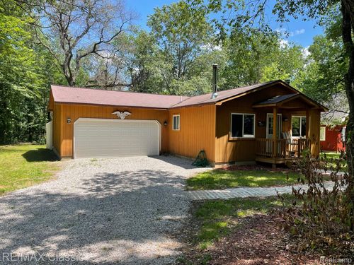 207 Butterfield Ln, Houghton Lake, MI, 48629-9162 | Card Image