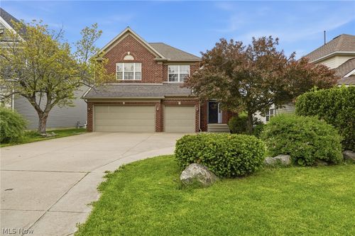 33984 Crown Colony Dr, Avon, OH, 44011-3750 | Card Image