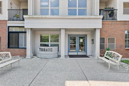 39144 Hayes Rd, Clinton Twp, MI, 48038-5717 | Card Image