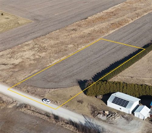 71 330th St, West Branch, IA, 52358-8614 | Card Image