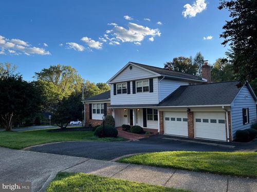 8111 Saxony Dr, ANNANDALE, VA, 22003-1329 | Card Image
