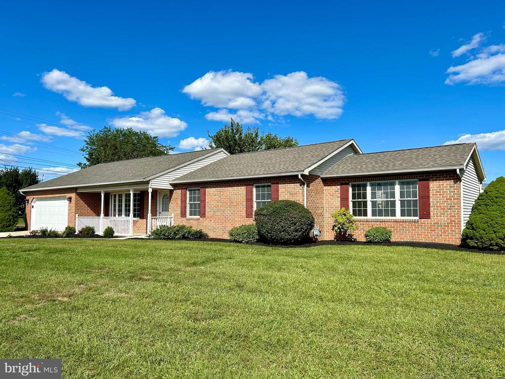 Emmanuel Dr, York, PA 17408