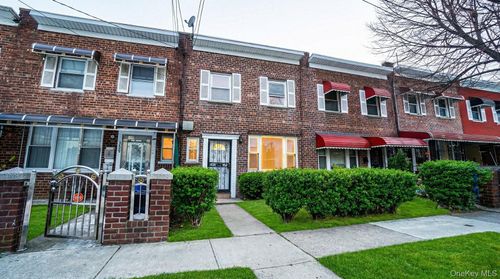 3031 Edson Ave, Bronx, NY, 10469-3225 | Card Image