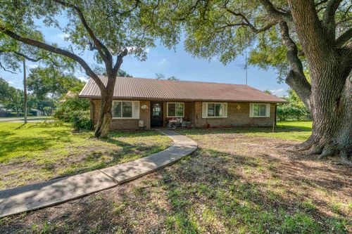 300 Redbird St, Highland Haven, TX, 78654-9766 | Card Image