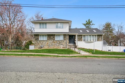 13 Munsey Rd, Emerson, NJ, 07630-1511 | Card Image