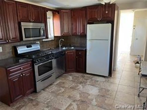 90 Murray Hill St, Elmont, NY, 11003-2126 | Card Image