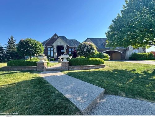67729 Seven Lakes Ct, Washington Township, MI, 48095-1124 | Card Image