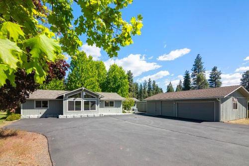9871 Old Wagon Road, Klamath Falls, OR, 97601 | Card Image