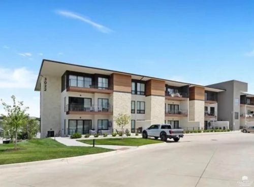211-3022 Fieldhouse Cir, Manhattan, KS, 66503-3415 | Card Image