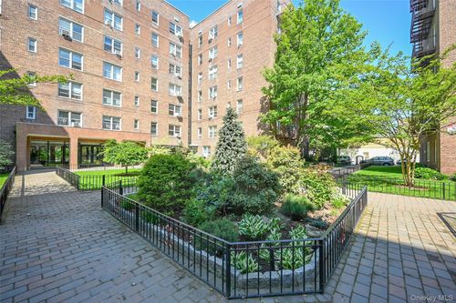 4f-105-25 65th Ave, Forest Hills, NY, 11375-1802 | Card Image