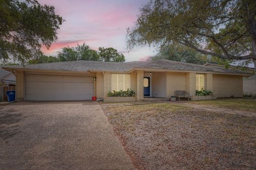 10705 Pinehurst Dr, Austin, TX, 78747-1233 | Card Image