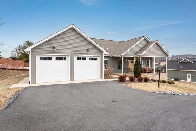 215 Heather Ln, House other with 3 bedrooms, 3 bathrooms and null parking in STAUNTON VA | Image 46