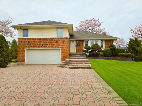 117 Olive Ln, New Hyde Park, NY, 11040-2333 | Card Image