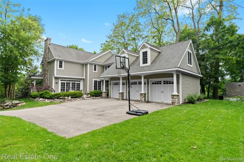 477 E Commerce St, Milford, MI, 48381-1719 | Card Image