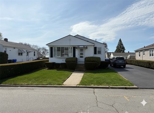 11 Coes St, North Providence, RI, 02904-4110 | Card Image