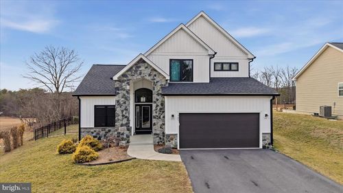 787 W Masters Dr, CROSS JUNCTION, VA, 22625-2492 | Card Image